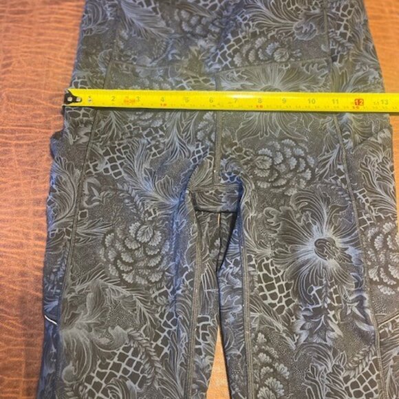 Lululemon 3/4 Leggings Size 6 - Picture 4 of 7